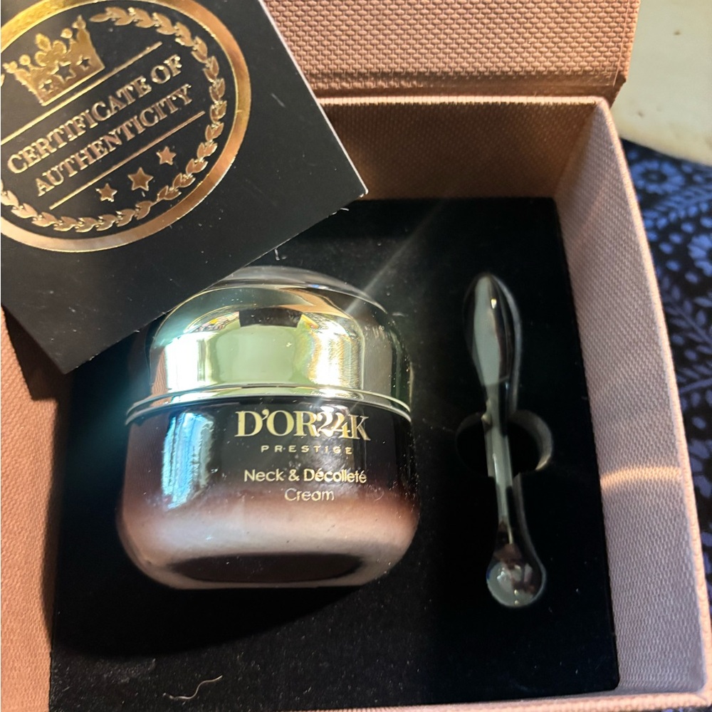 🔥 BUNDLE DEAL- D’or24k Neck & Décolleté Serum and Cream 🔥 - Picture 8 of 12